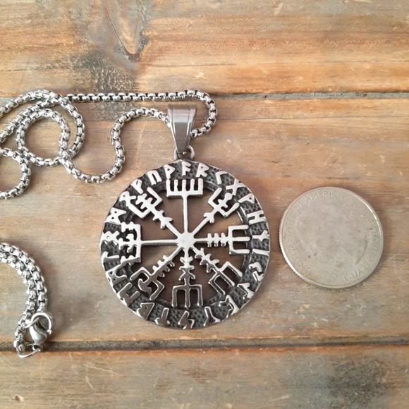 Viking Norse Rune Vegvisir Compass Pendant Necklace - Picture 2 of 3